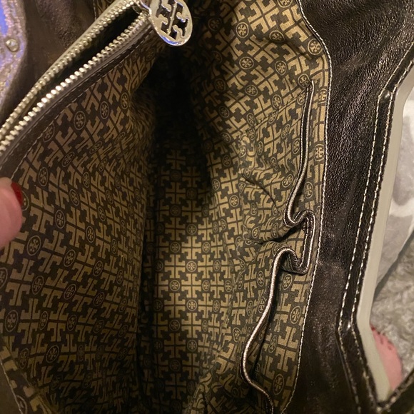 Tory Burch NO FLAWS metallic crossbody/tote/satchel bag. Detachable strap. - Picture 6 of 11